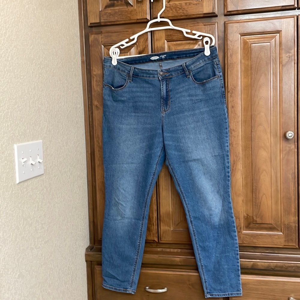 Old Navy Super Skinny, Mid-Rise, Ankle Jeans size  16
